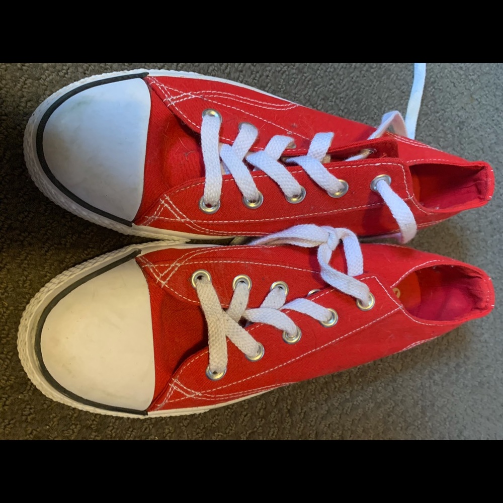 Red Airwalk canvas sneakers size 9.5